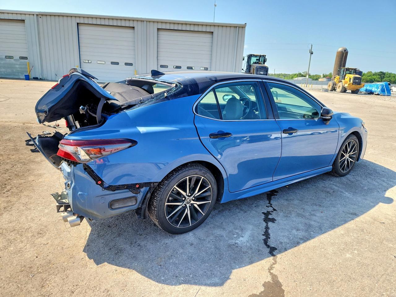 2023 Toyota Camry Se - Фото 3