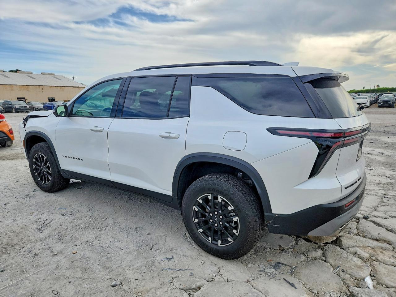 2025 Chevrolet Traverse Z71 - Фото 2