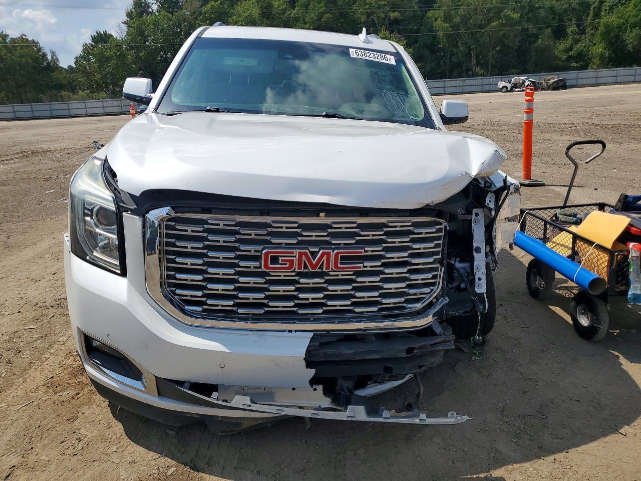 2019 GMC Yukon Denali - Фото 5