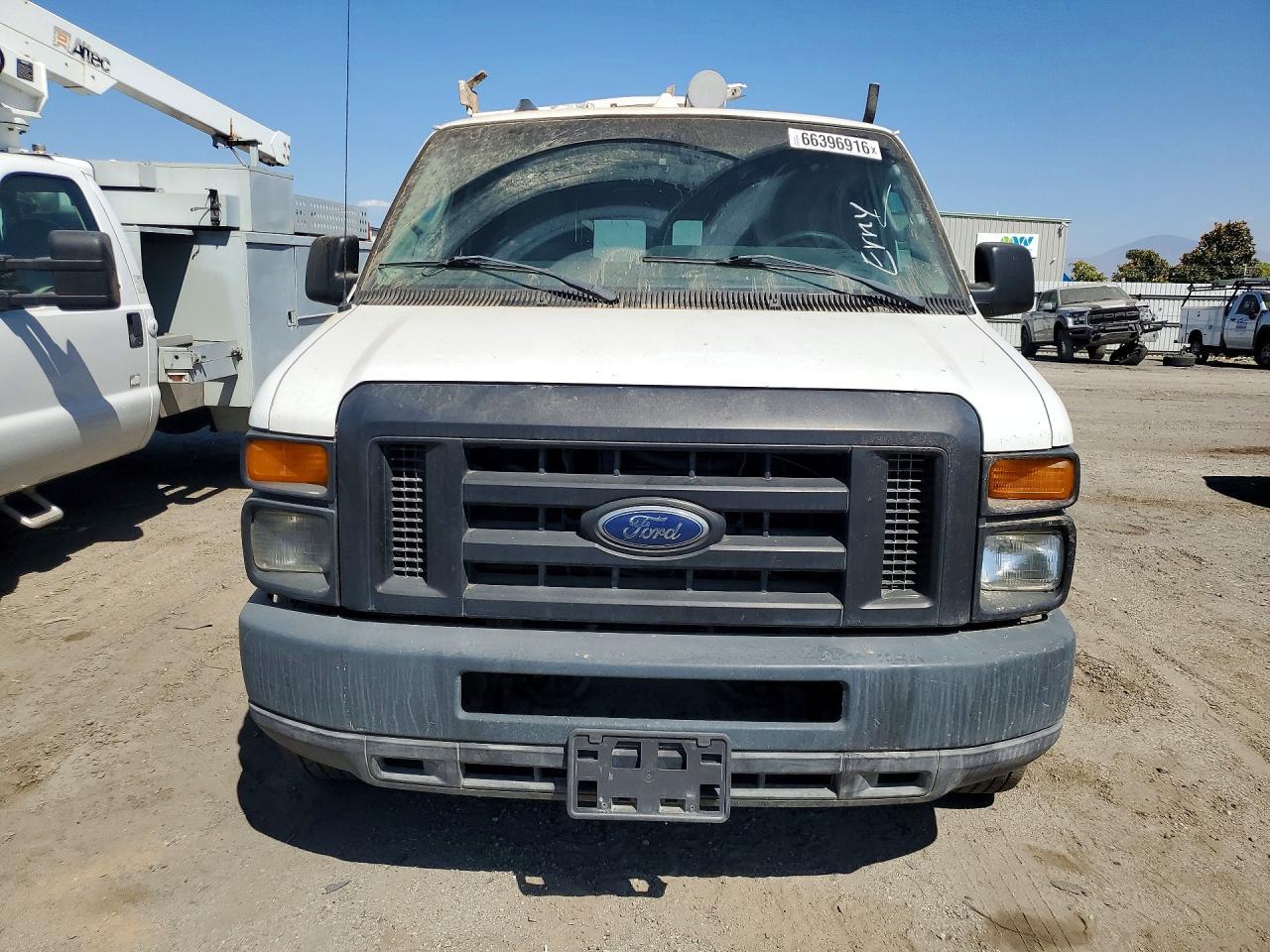 2010 Ford Econoline E250 Van - Image 5