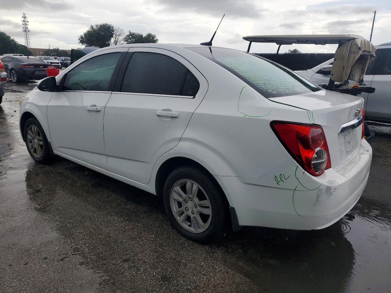 2014 Chevrolet Sonic Lt - Image 2