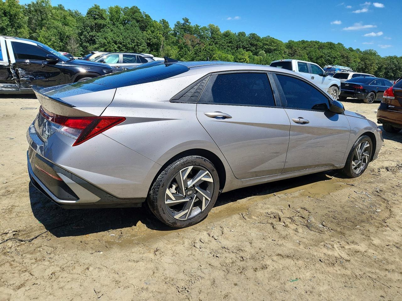 2025 Hyundai Elantra Sel Sport - Image 3