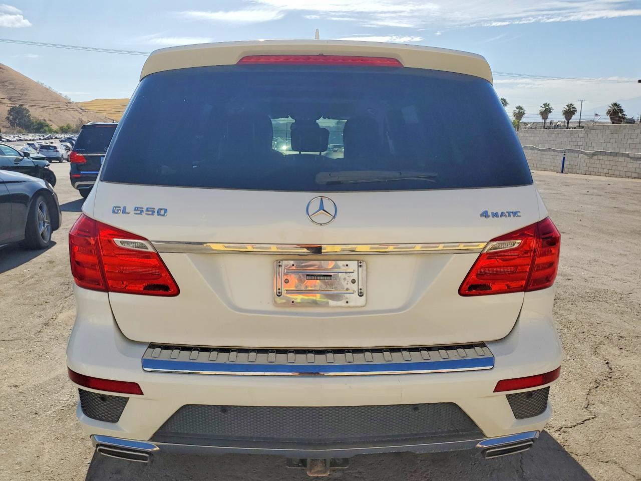 2015 Mercedes-Benz Gl 550 4Matic - Image 6