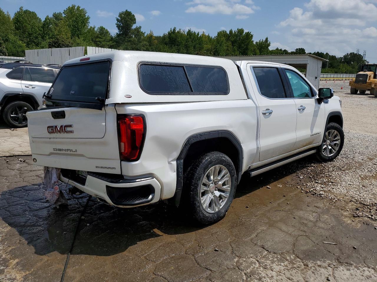 2022 GMC Sierra K1500 Denali - Image 3