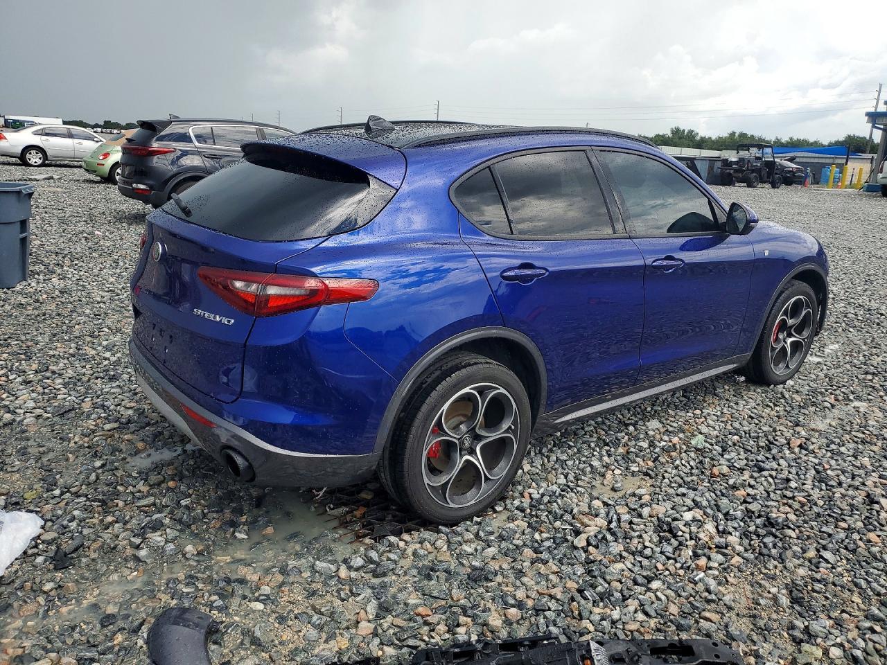 2022 Alfa Romeo Stelvio Ti - Image 3