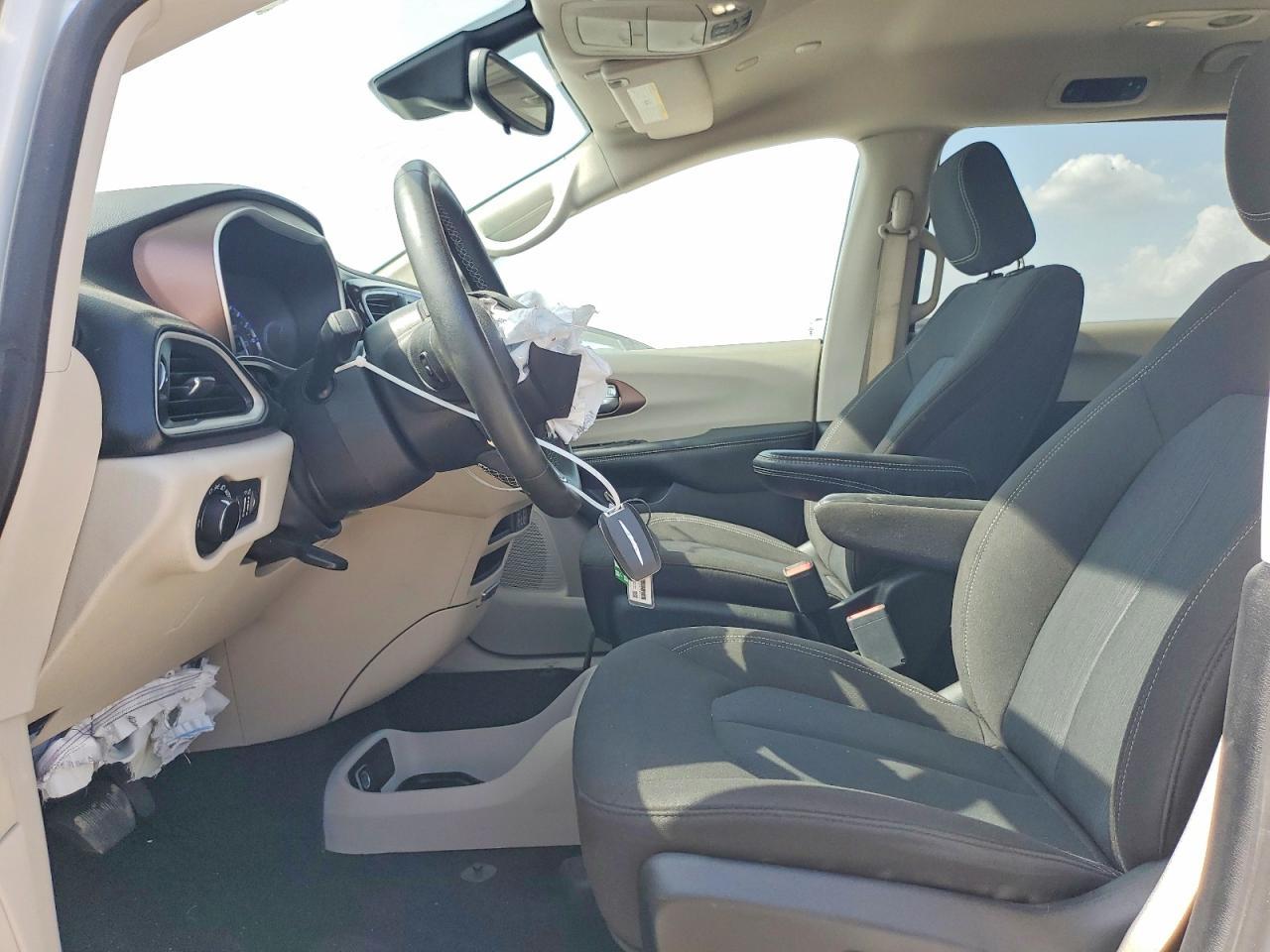 2023 Chrysler Voyager Lx - Image 7