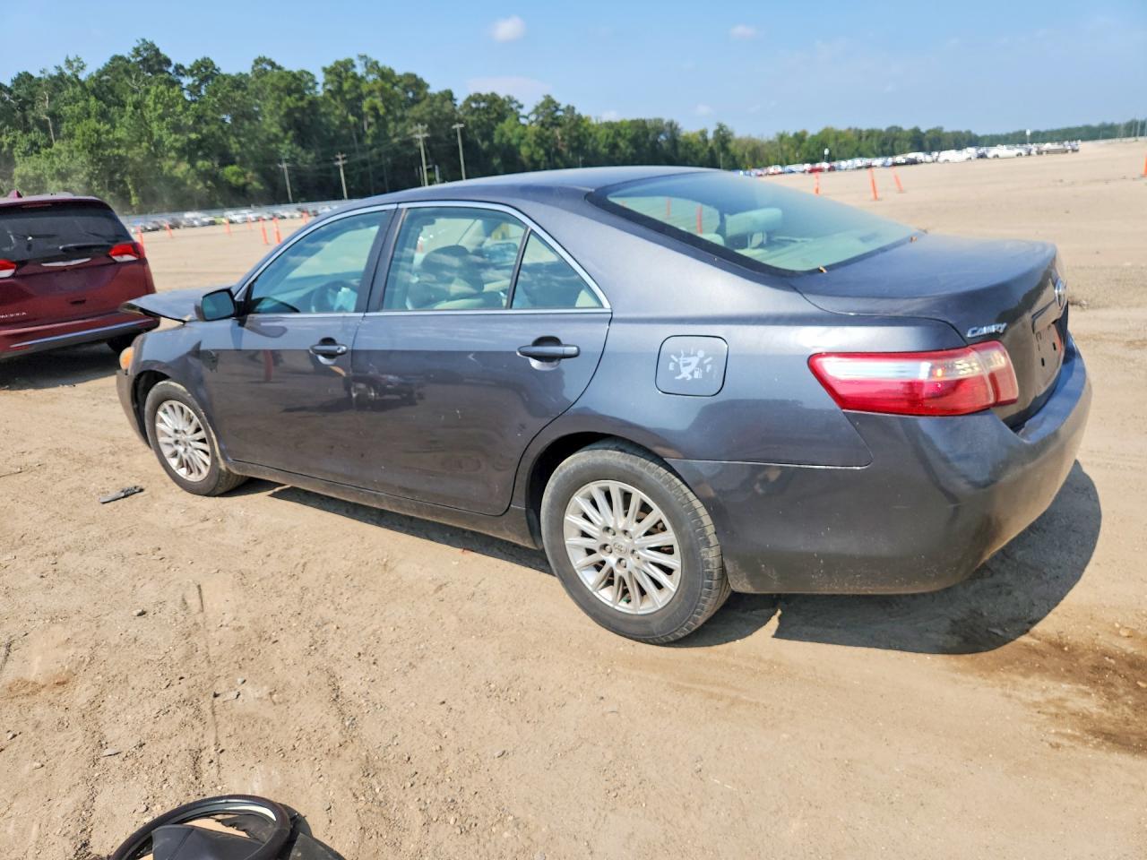 2008 Toyota Camry Le - Фото 2