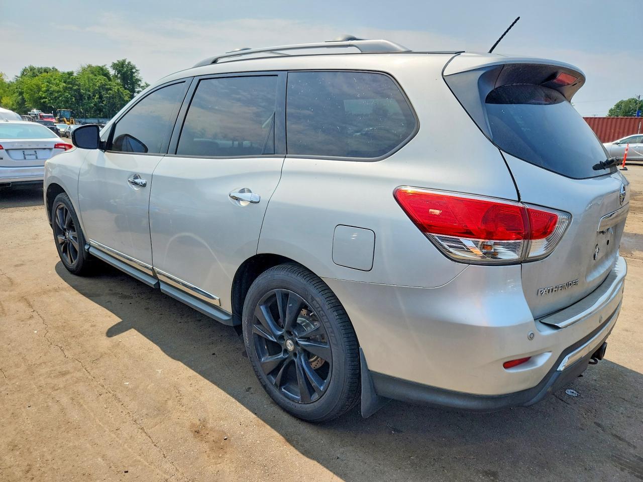 2014 Nissan Pathfinder S - Фото 2