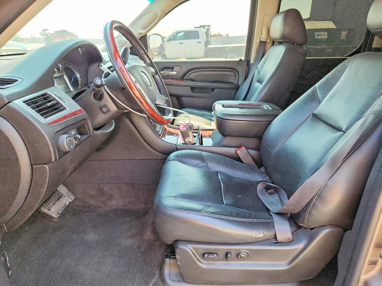 2012 Cadillac Escalade Esv Luxury - Image 7