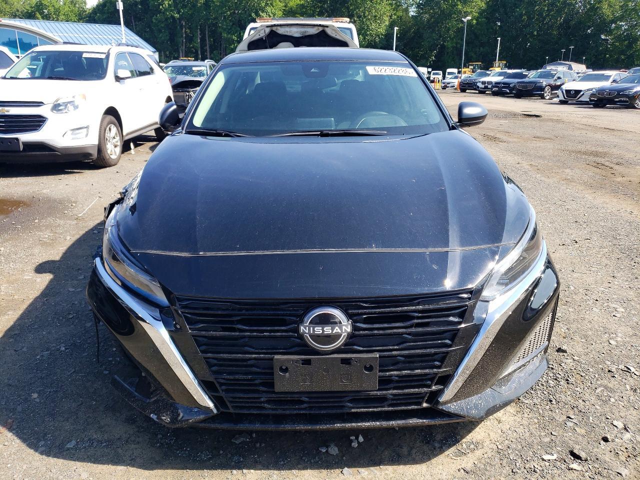 2025 Nissan Altima - Фото 5