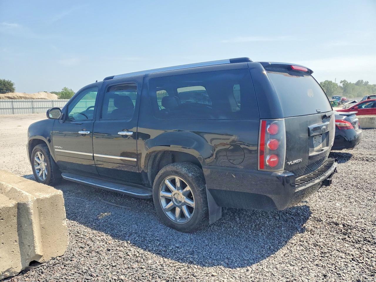2013 GMC Yukon Xl Denali - Image 2