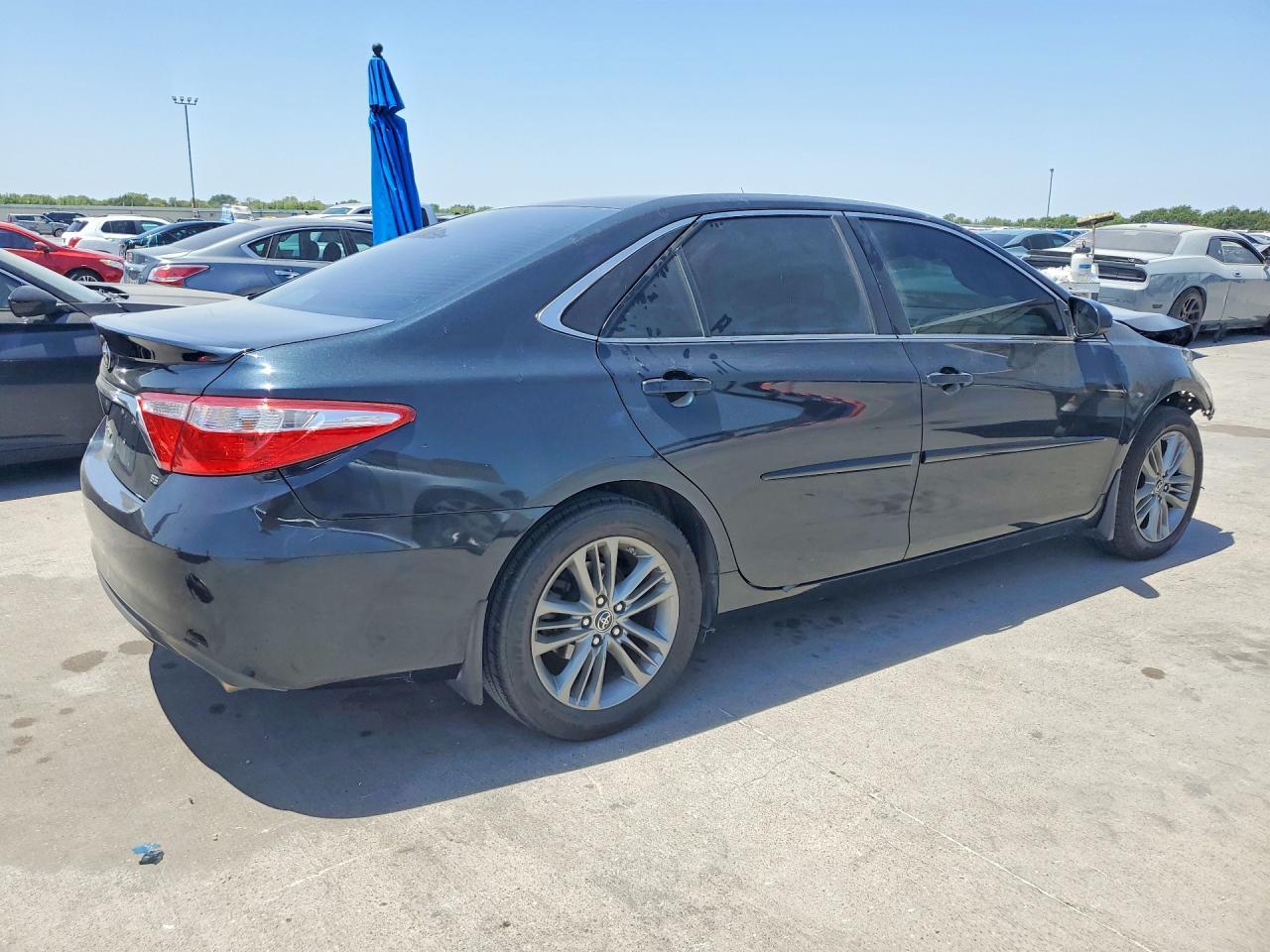 2015 Toyota Camry Se - Image 3