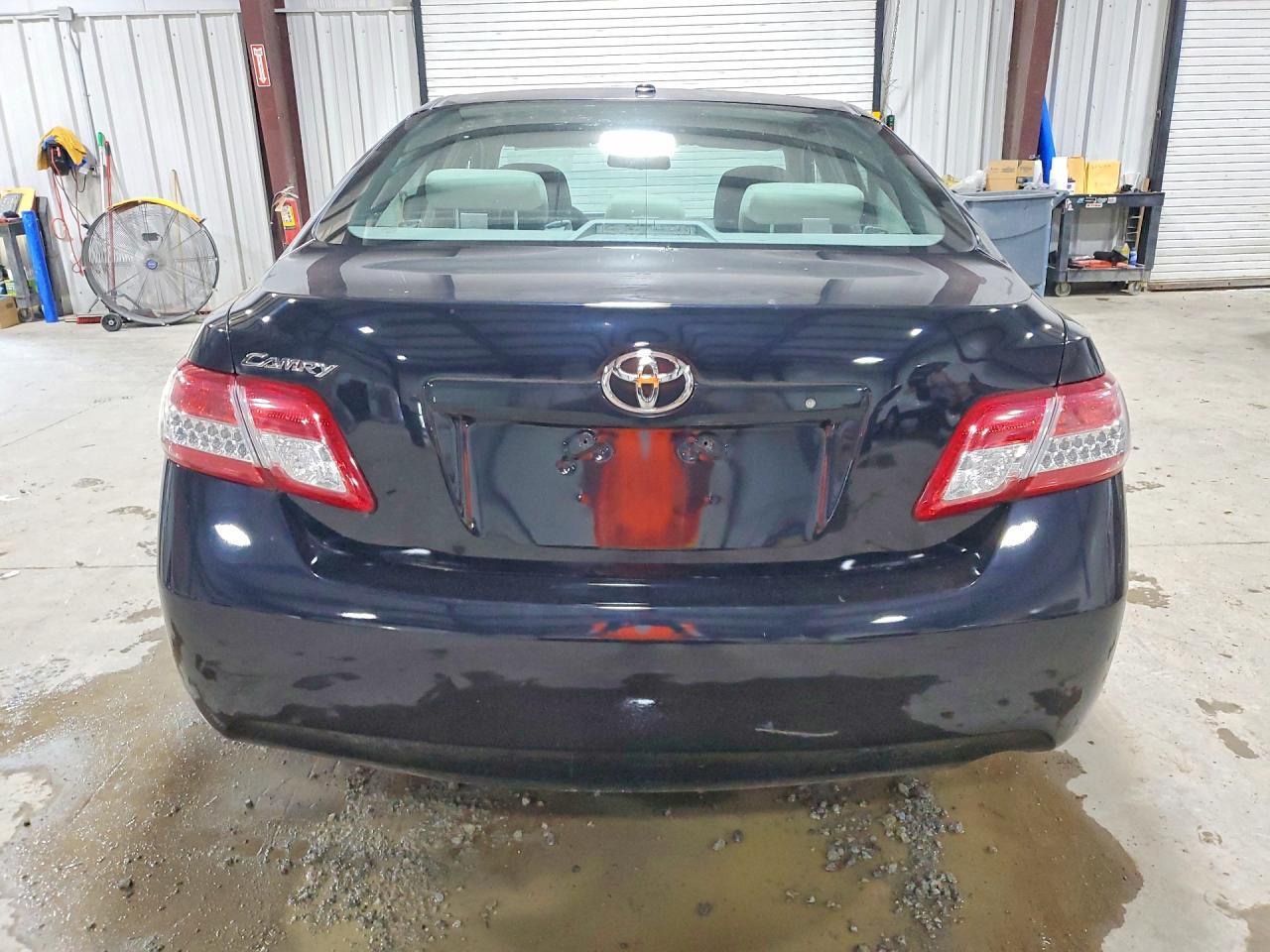 2011 Toyota Camry Le - Фото 6