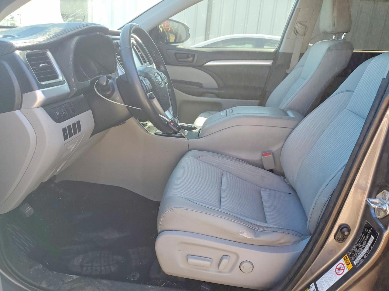 2017 Toyota Highlander Le - Image 7