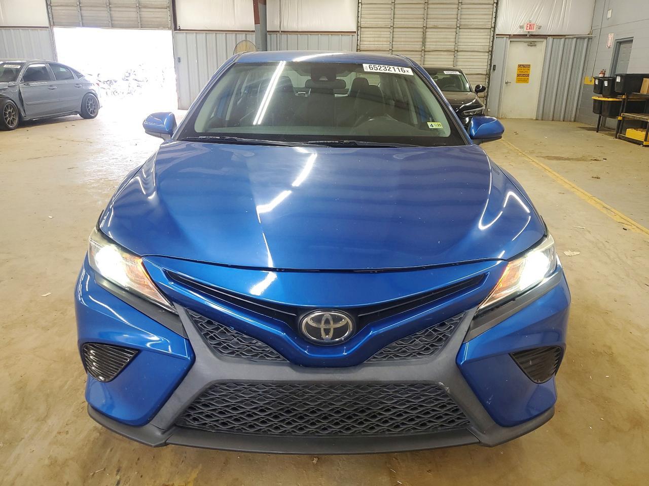 2020 Toyota Camry Se - Фото 5