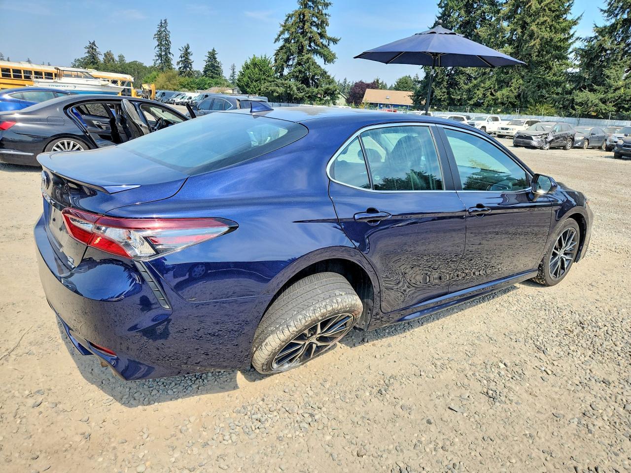 2022 Toyota Camry Se - Фото 3