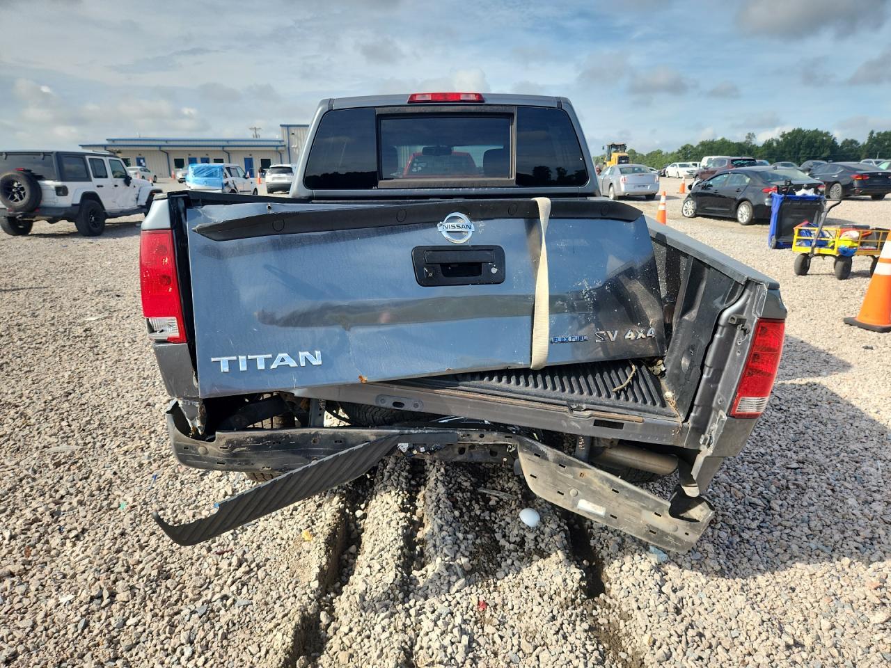 2013 Nissan Titan - Image 6