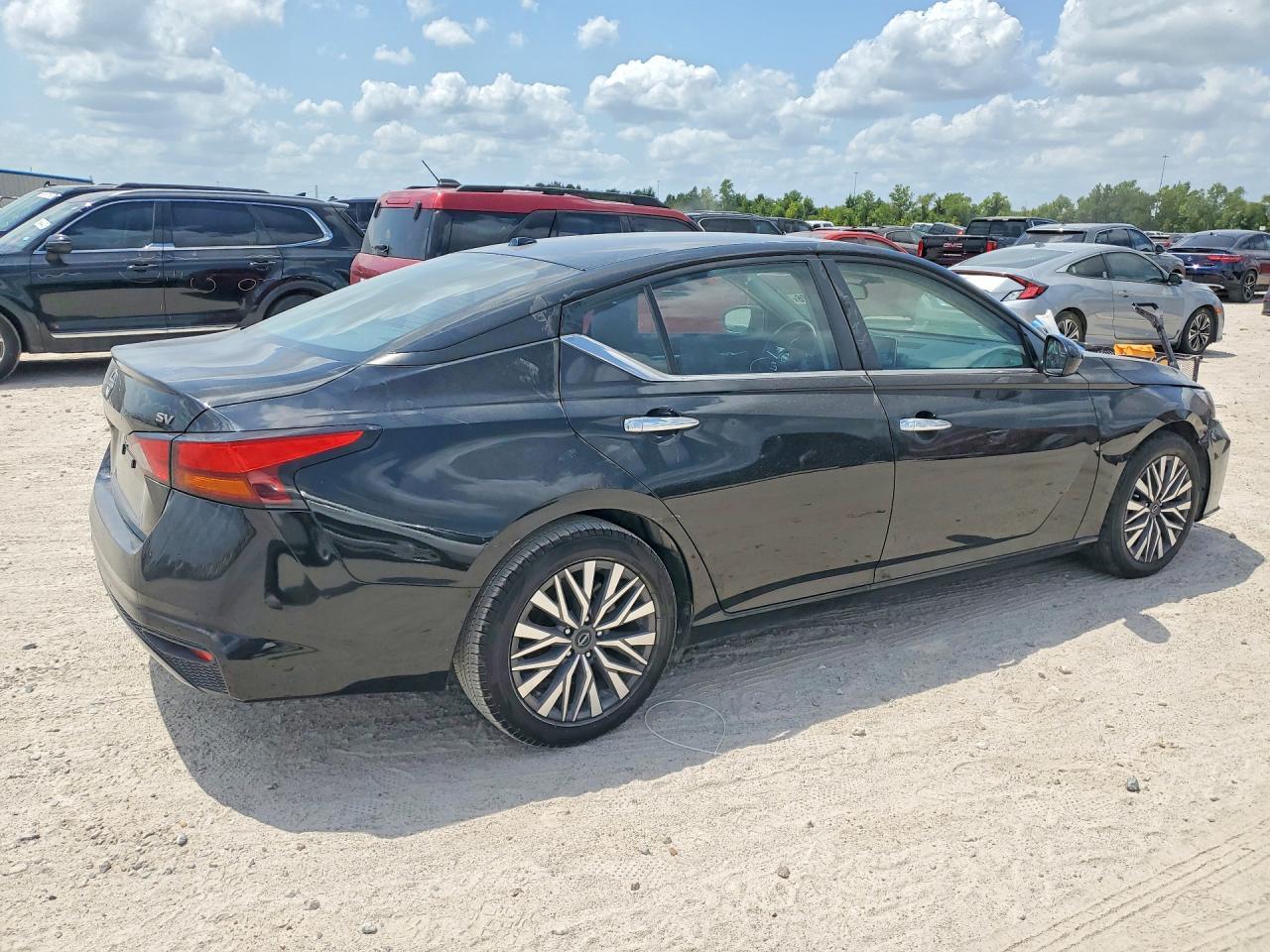2023 Nissan Altima 2.5 Sv - Image 3