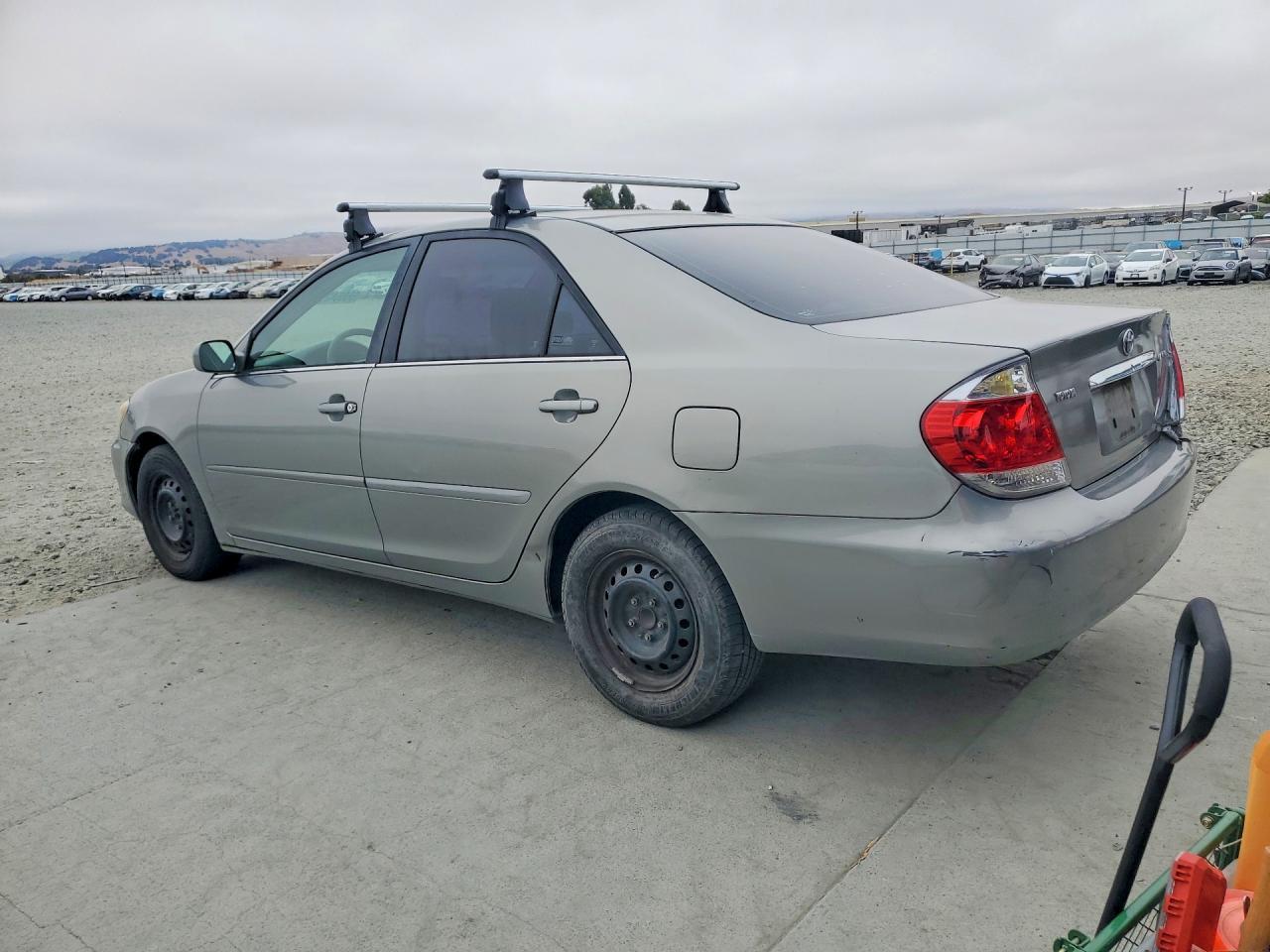 2005 Toyota Camry Le - Фото 2