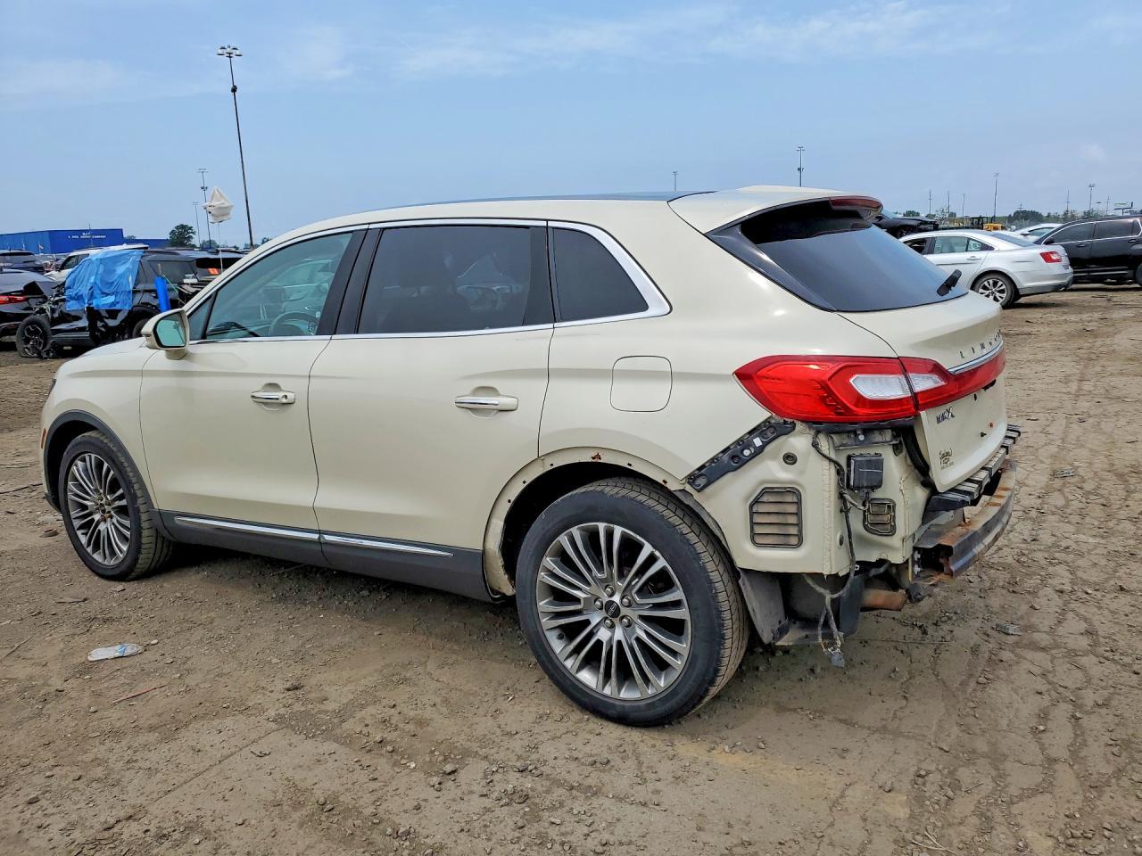 2016 Lincoln Mkx Reserve - Image 2