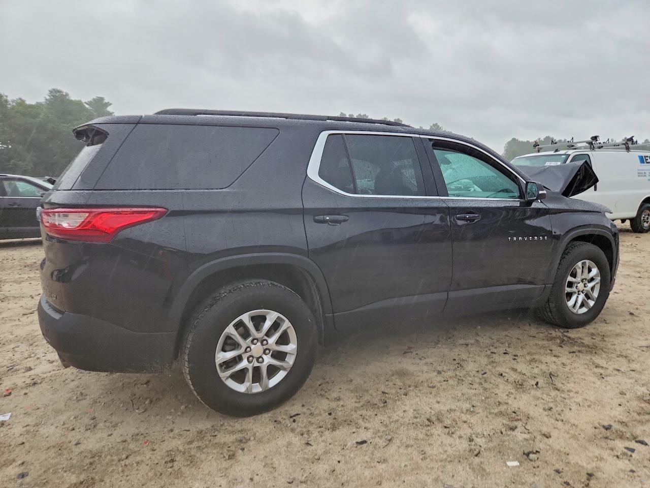2021 Chevrolet Traverse Lt - Фото 3