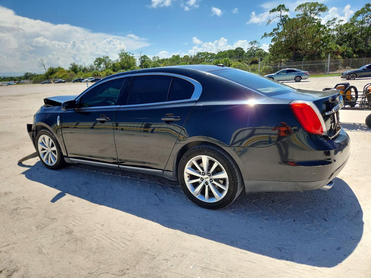 2011 Lincoln Mks - Фото 2