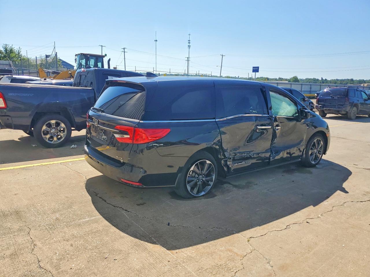2024 Honda Odyssey Elite - Image 3