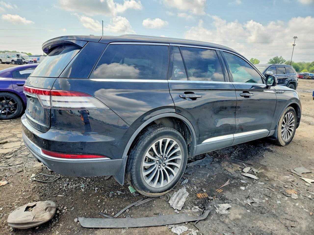 2022 Lincoln Aviator - Image 3