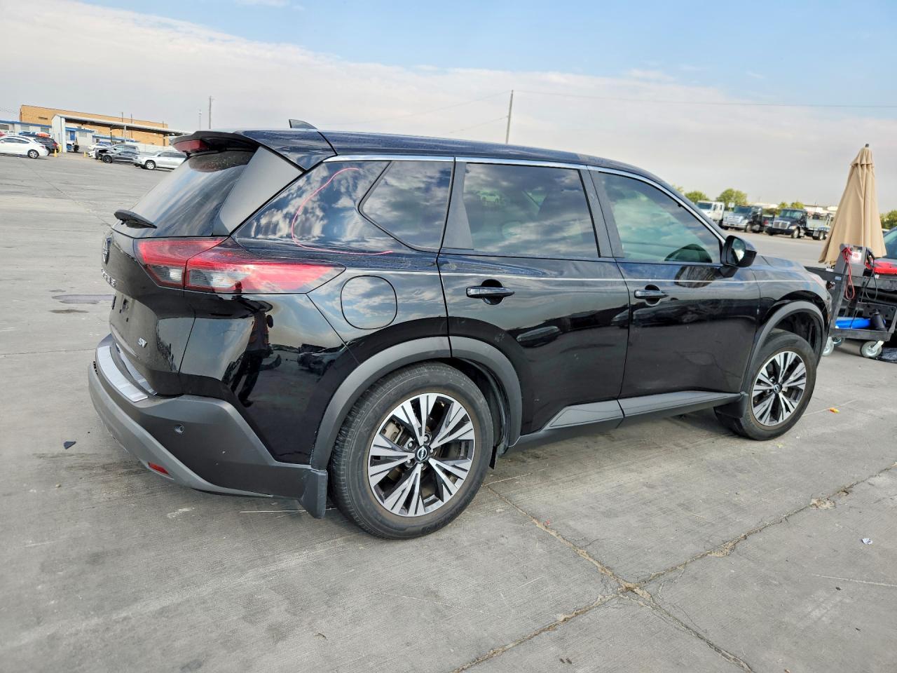 2023 Nissan Rogue Sv - Image 3