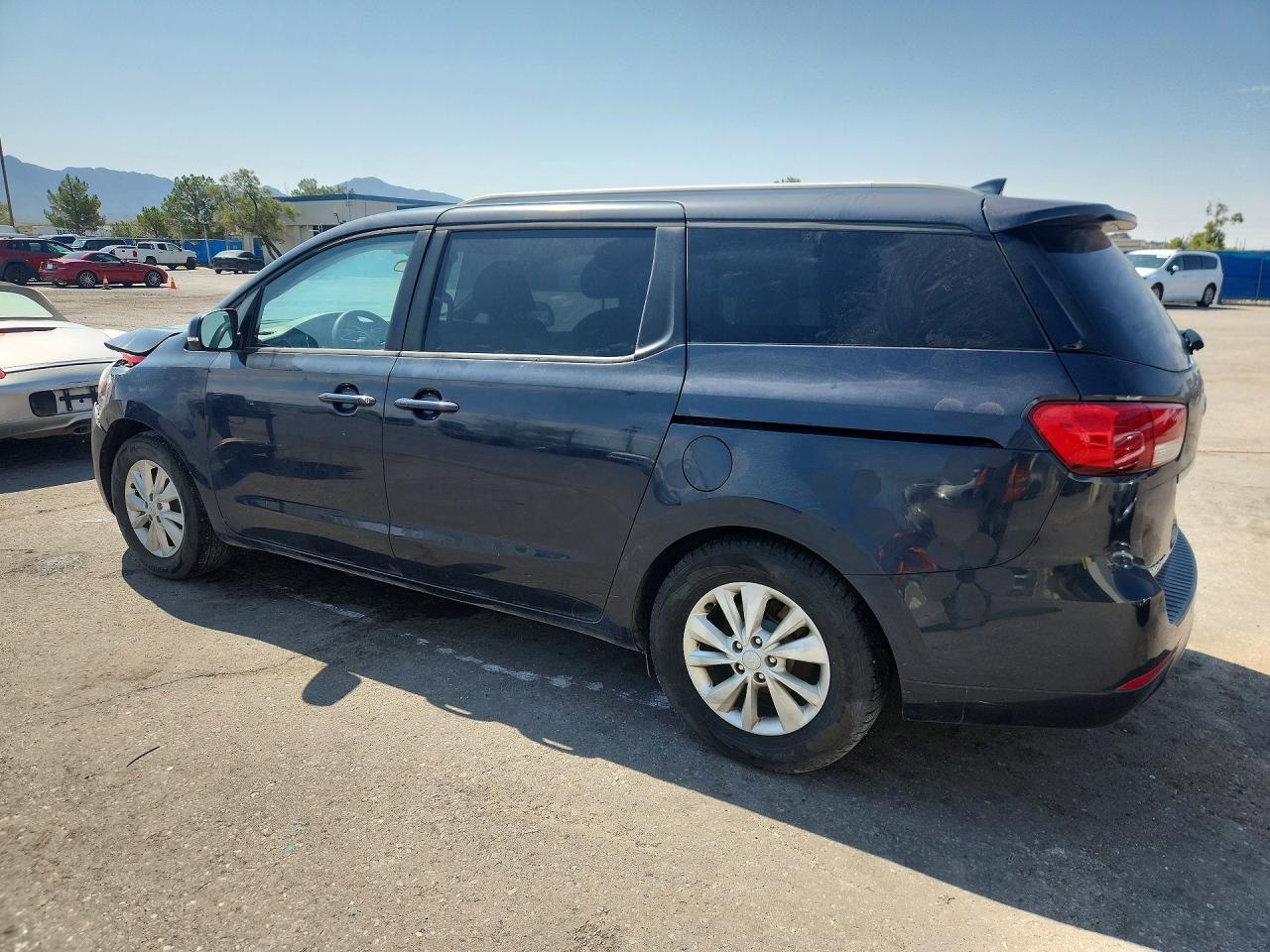 2016 Kia Sedona - Image 2