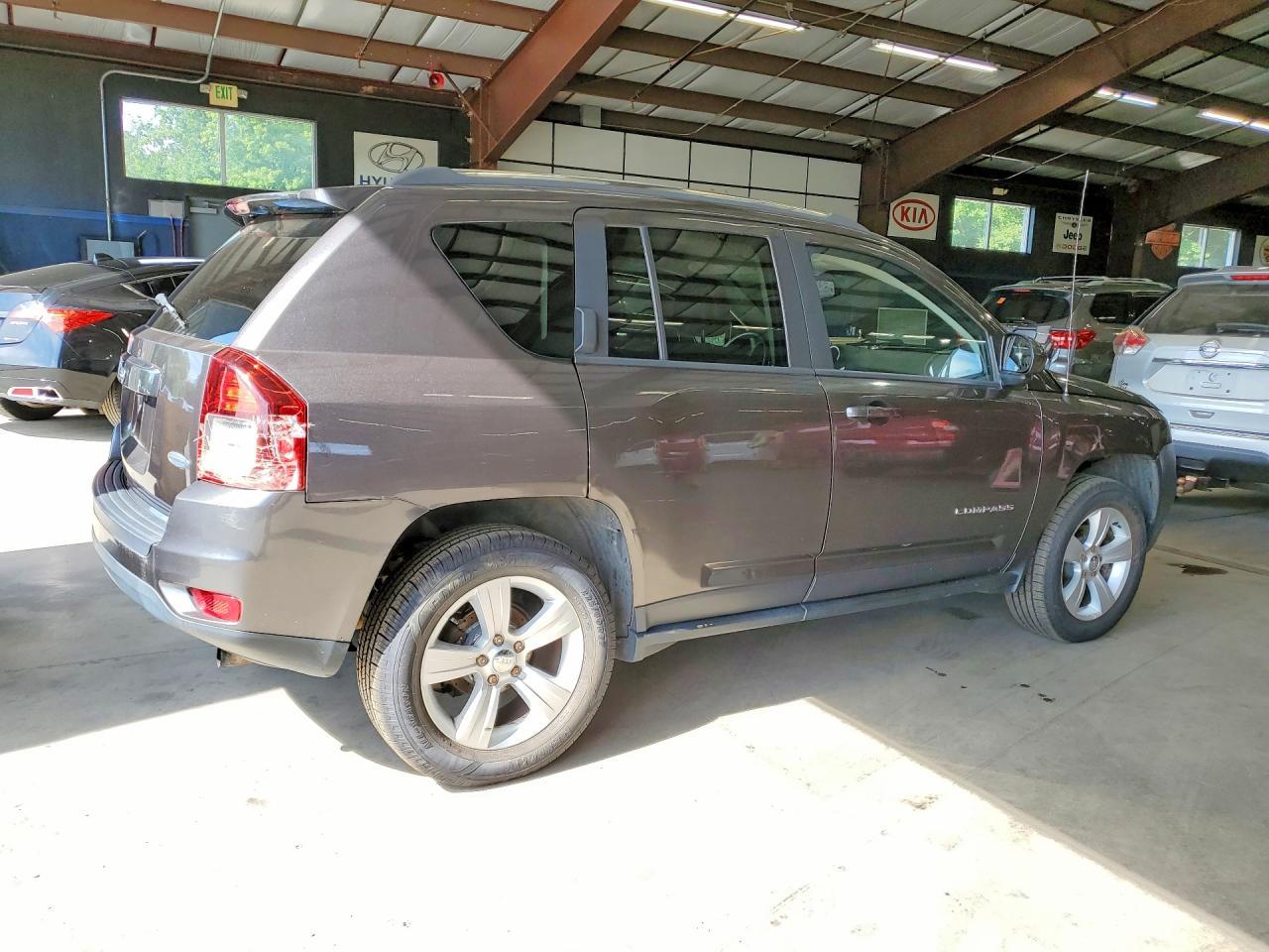 2015 Jeep Compass Latitude - Фото 3