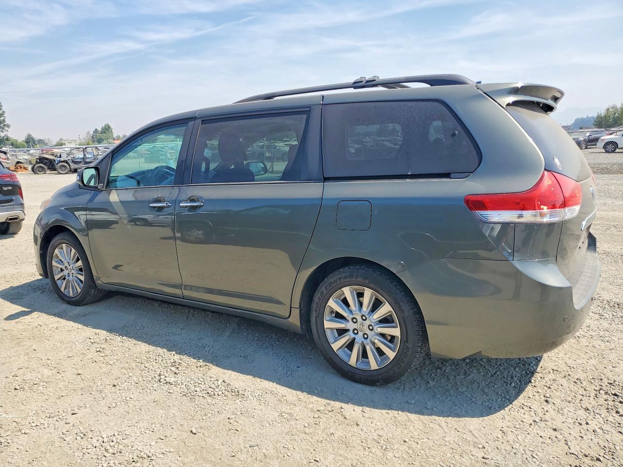 2013 Toyota Sienna Limited 7-Passenger - Image 2