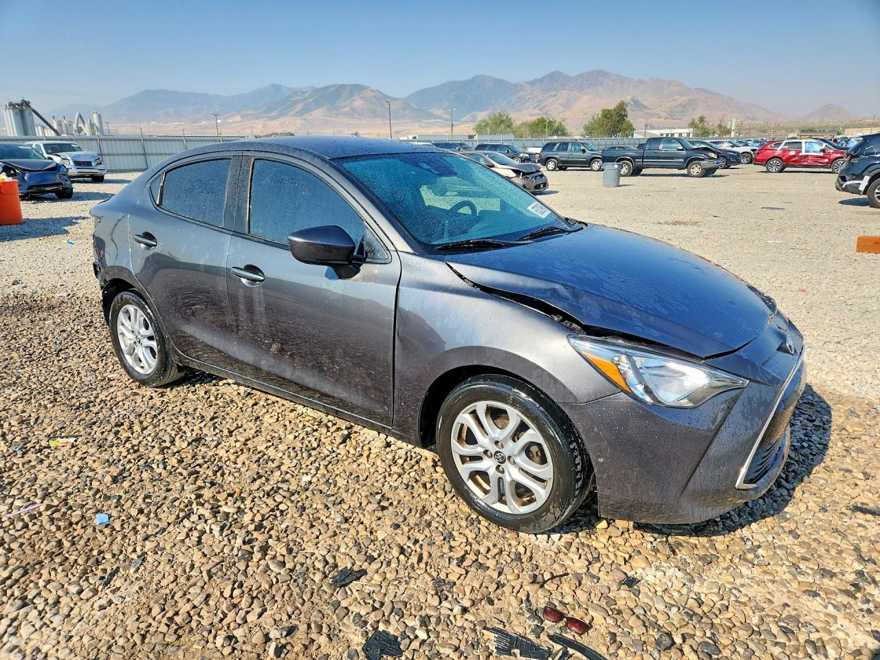 2017 Toyota Yaris Ia Base - Фото 4