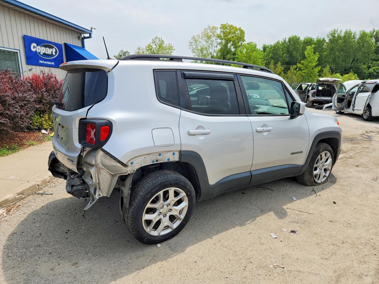 2018 Jeep Renegade Latitude - Image 3