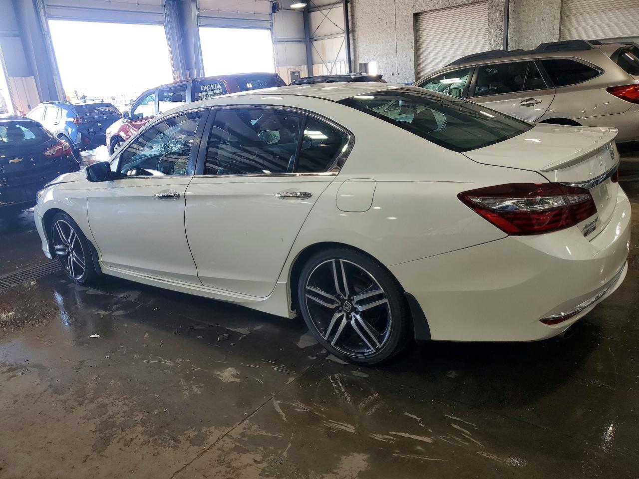 2017 Honda Accord Sport - Фото 2
