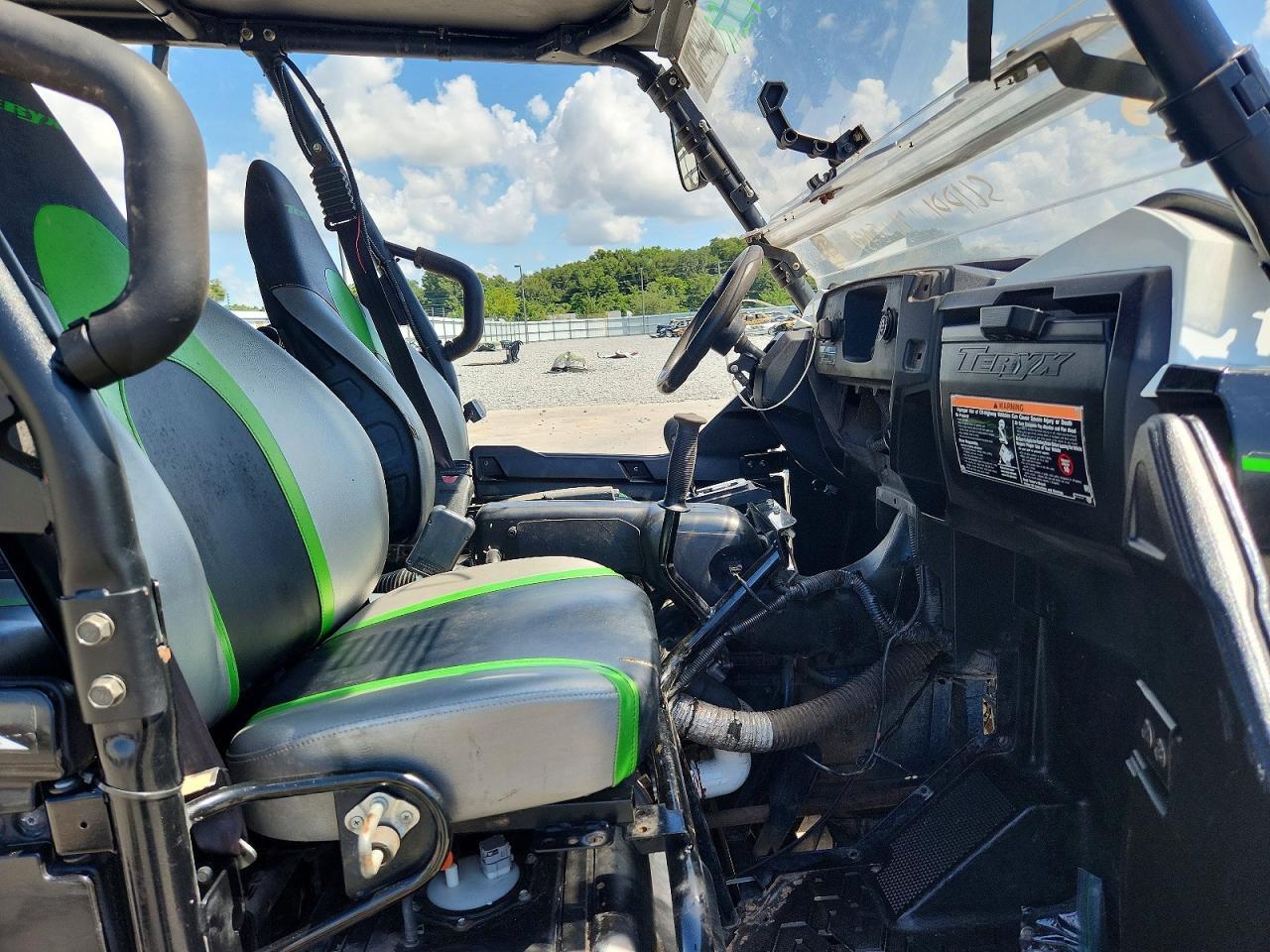2019 Kawasaki Teryx4 Utility Vehicle - Фото 5