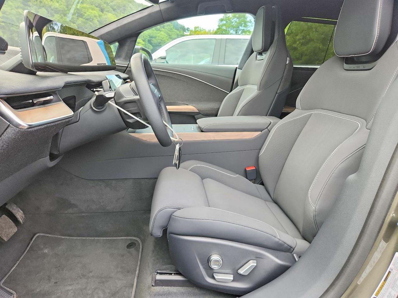 2026 Lucid Motors Gravity Grand Touring - Фото 7