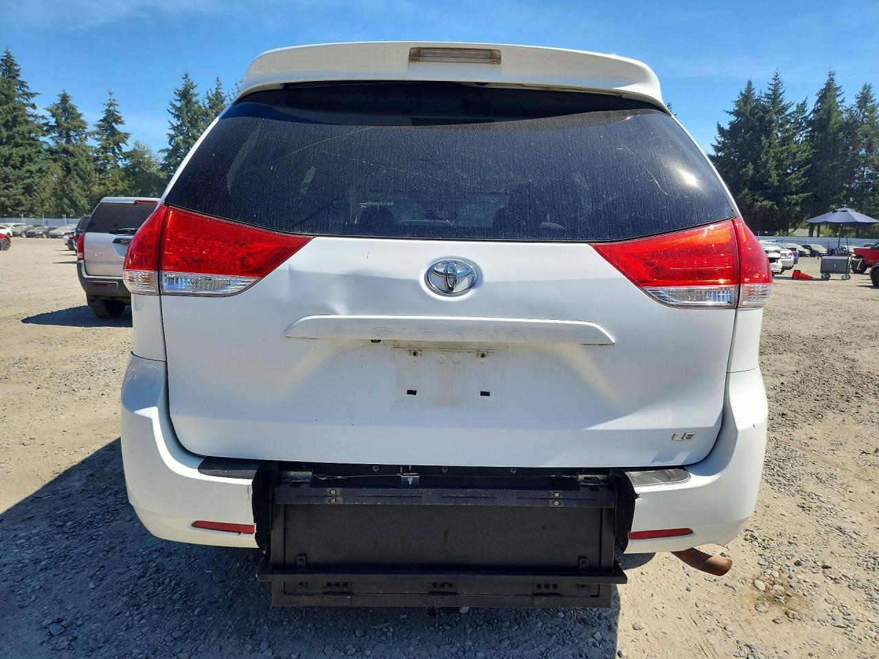 2011 Toyota Sienna Le - Фото 6