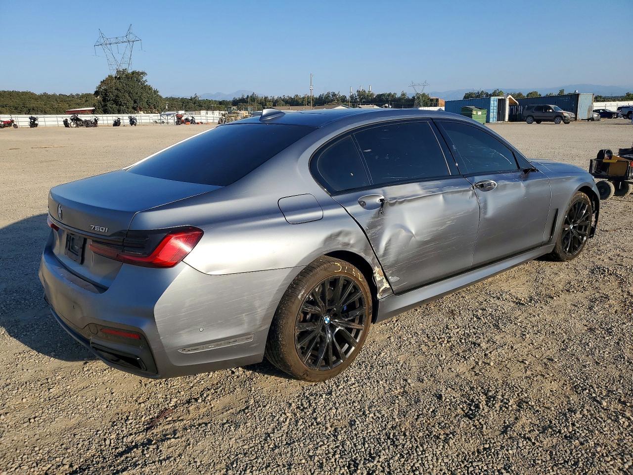 2022 BMW 750 Xi - Image 3