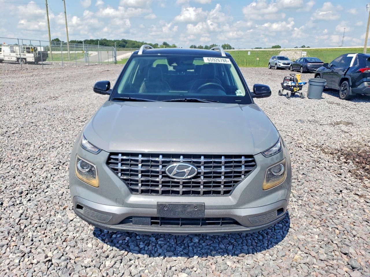 2022 Hyundai Venue Limited - Image 5