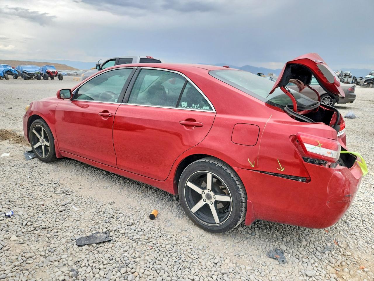 2011 Toyota Camry Le - Фото 2
