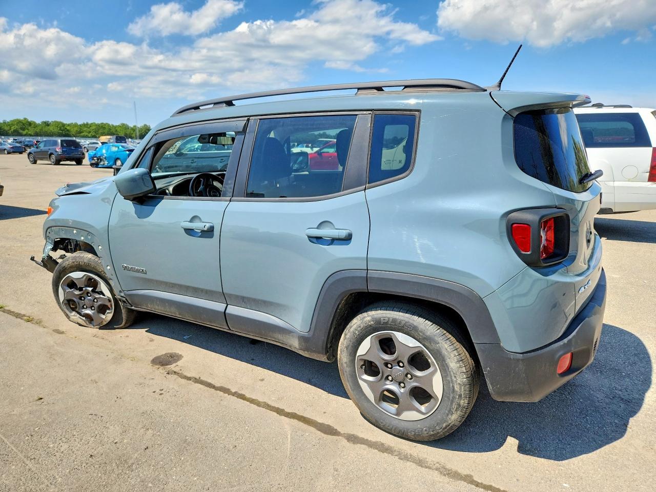 2017 Jeep Renegade Latitude - Image 2