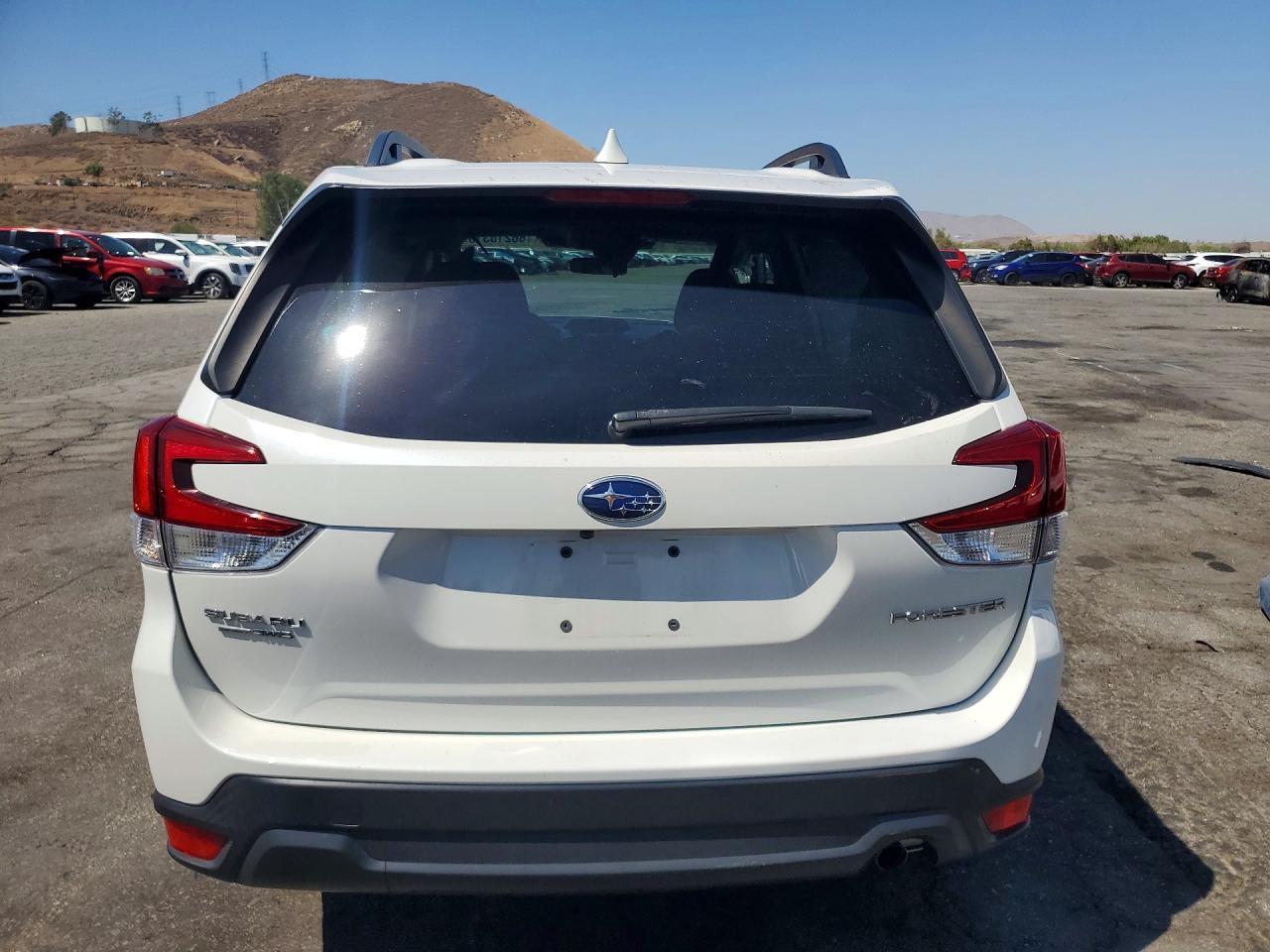 2023 Subaru Forester Premium - Image 6