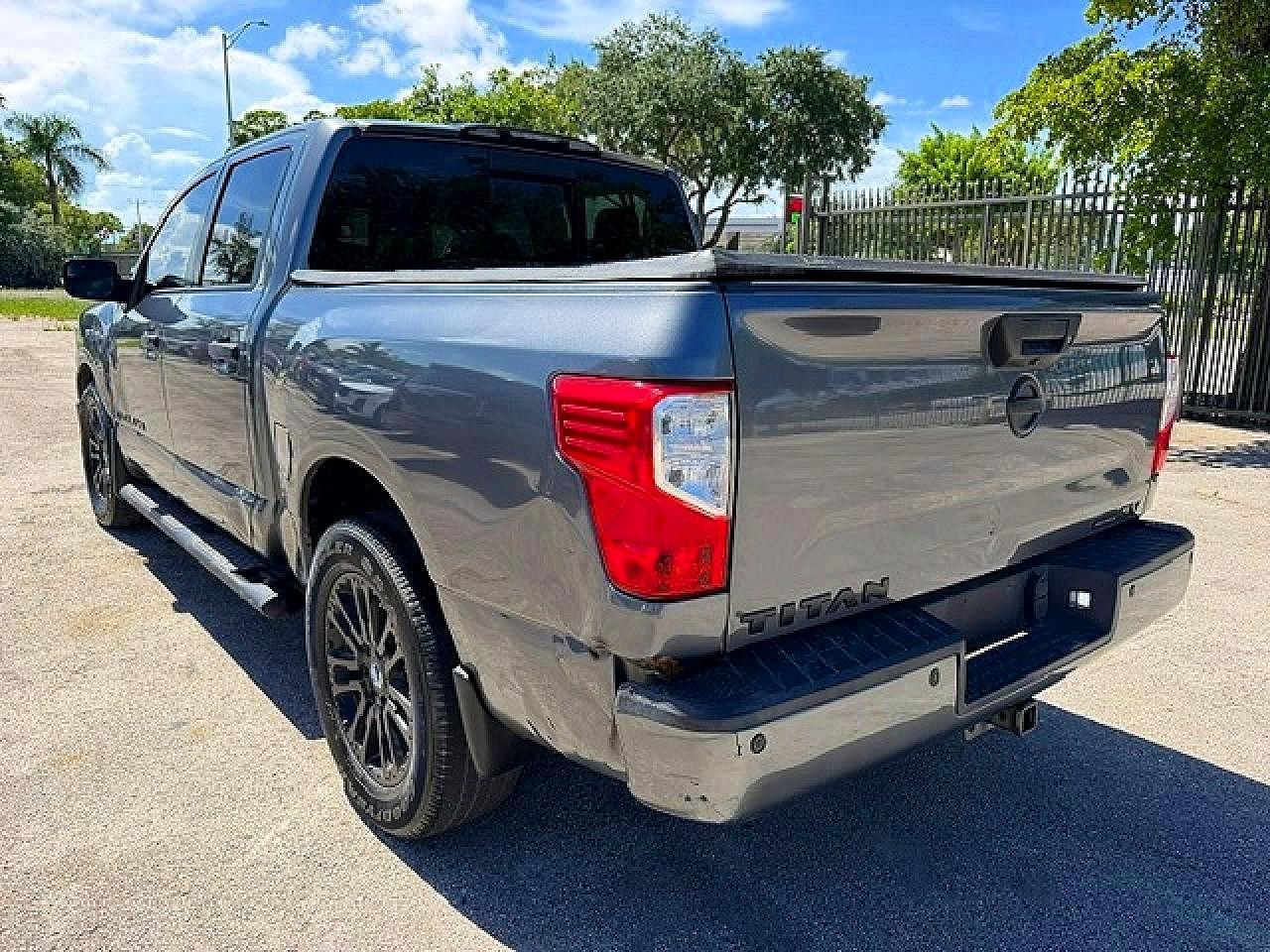 2019 Nissan Titan Sv - Фото 2