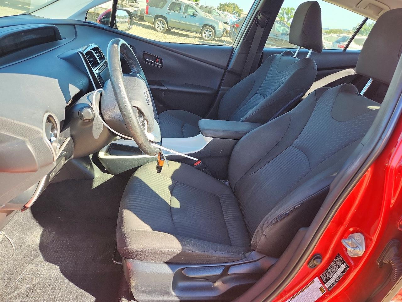 2016 Toyota Prius Three - Фото 7