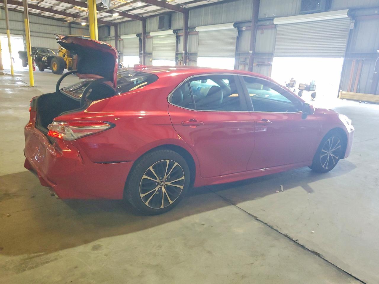 2019 Toyota Camry Se - Фото 3