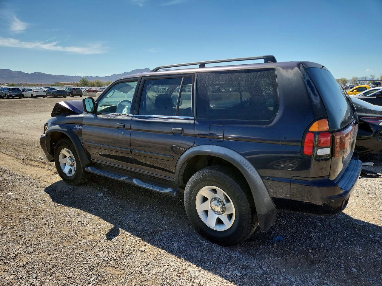 2002 Mitsubishi Montero Sport Es - Фото 2