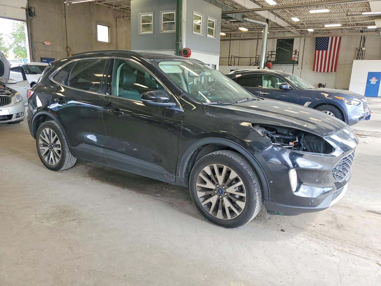2020 Ford Escape Titanium - Image 4