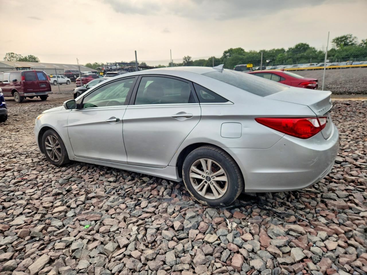 2012 Hyundai Sonata Gls - Image 2