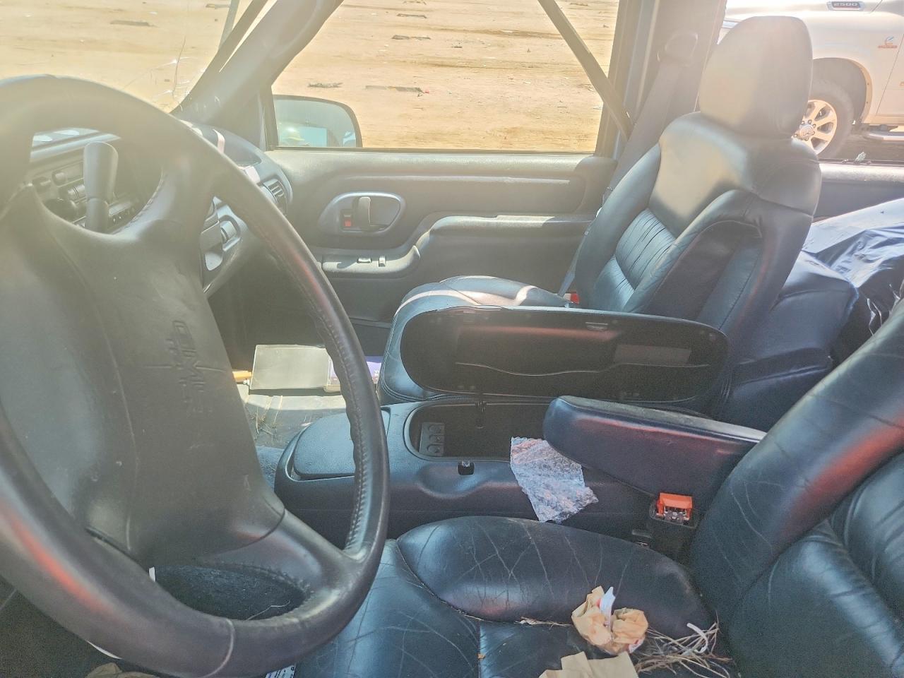1996 GMC Suburban K1500 - Image 7